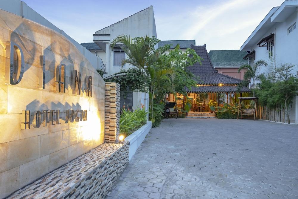 Hotel Rengganis 3*